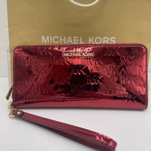 MICHAEL KORS Jet Set Large Metallic Logo Debossed Continental Wallet
Cherry
NWT